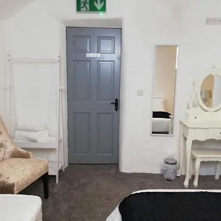 Ardhill House The Diamond, In The Heart Of Town , F94 C7x9 Πανσιόν 3*