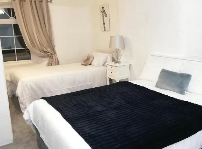 Ardhill House The Diamond, In The Heart Of Town , F94 C7x9 게스트하우스 아르다라